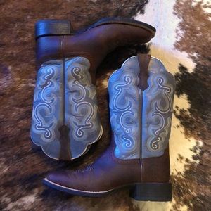 Almost New! Ariat Boots.
